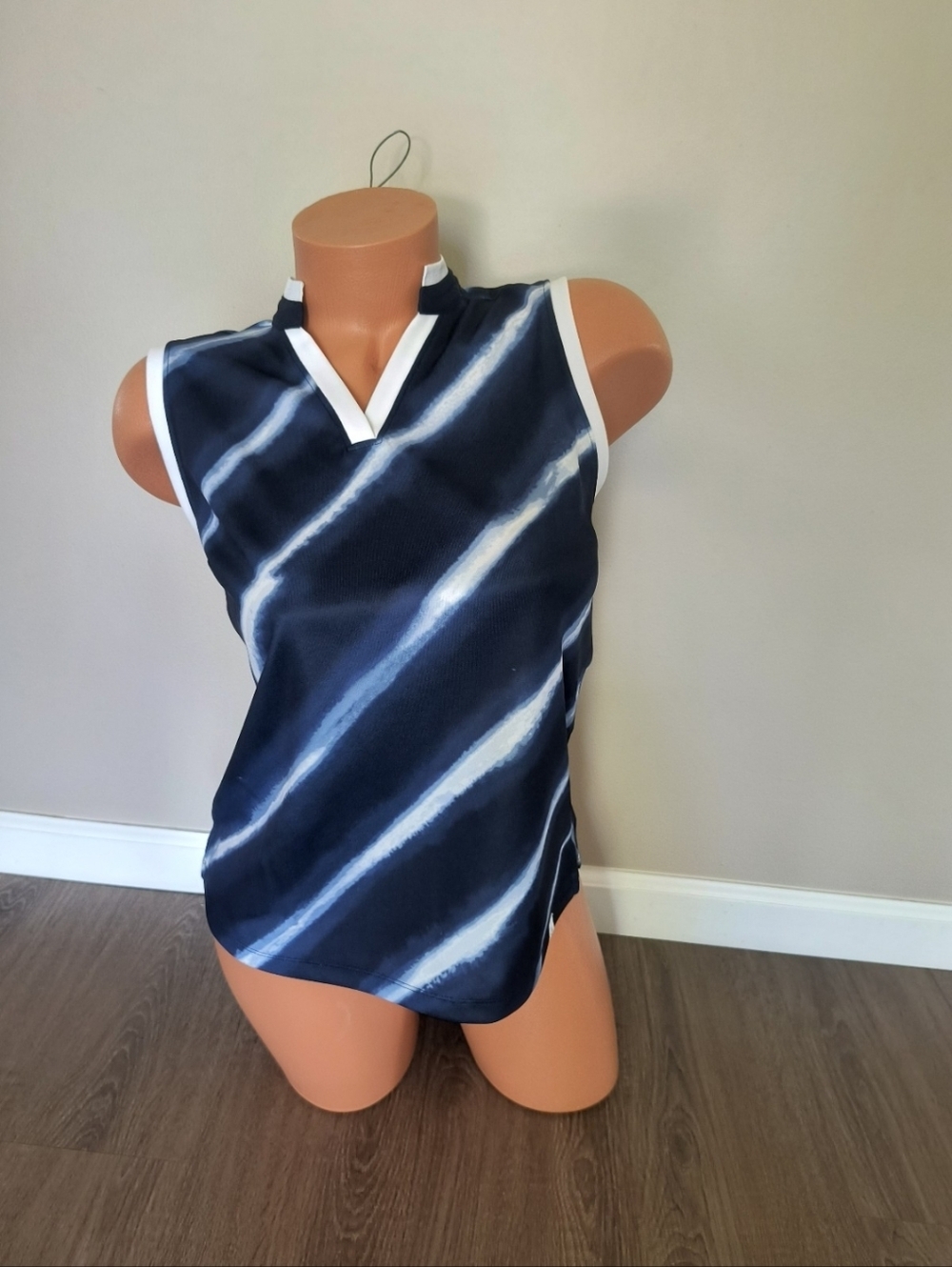 NWT Lady Hagen Women's Printed Stripe Sleeveless Golf Polo Shirt Blue Navy XS